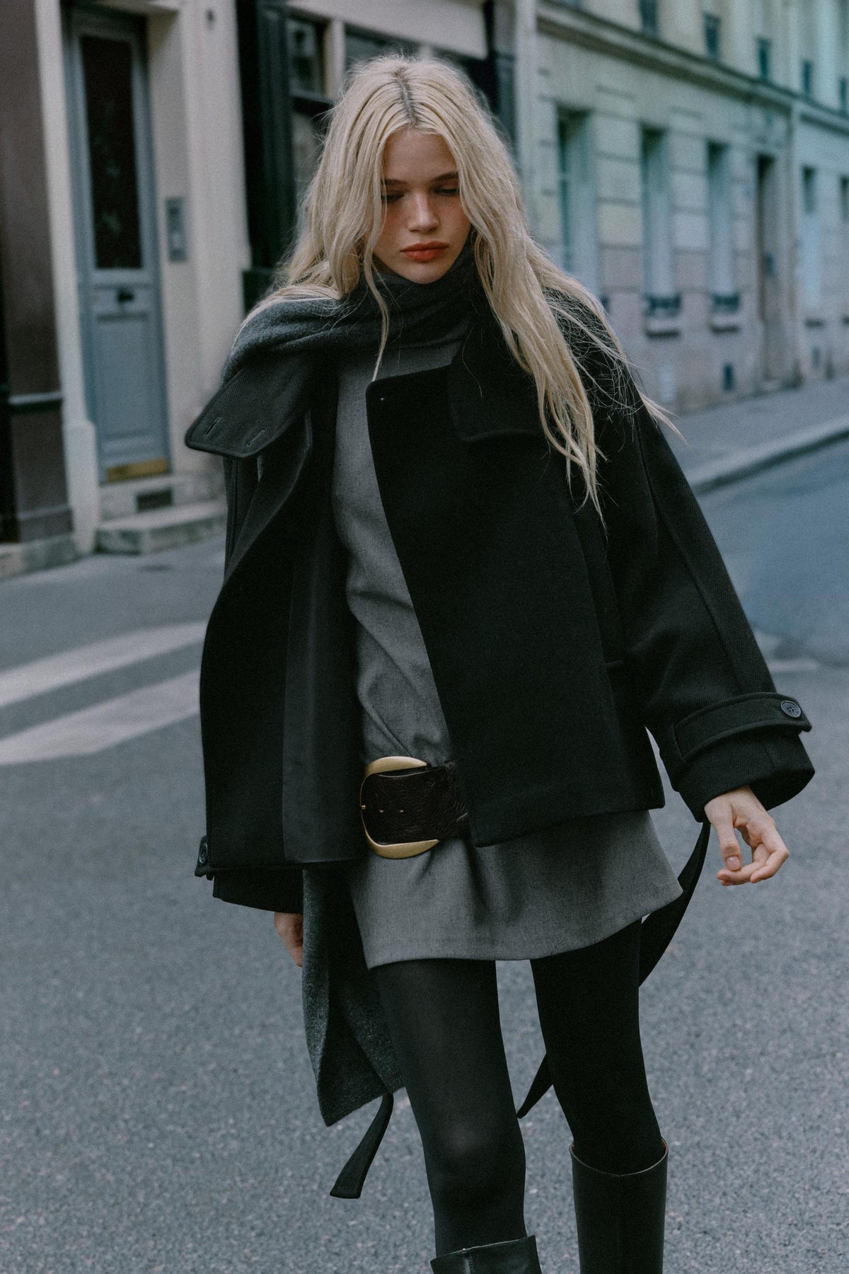 #121315, Noir