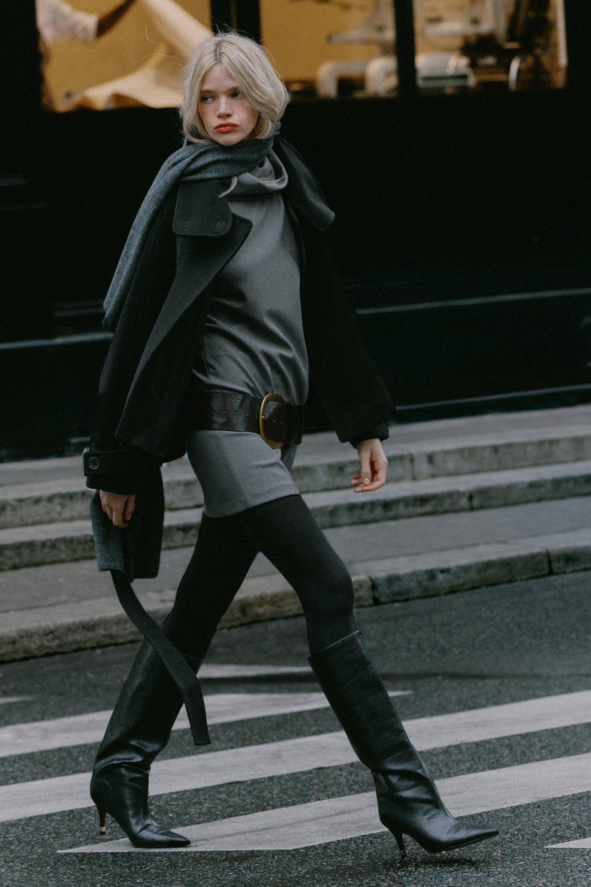 #121315, Noir