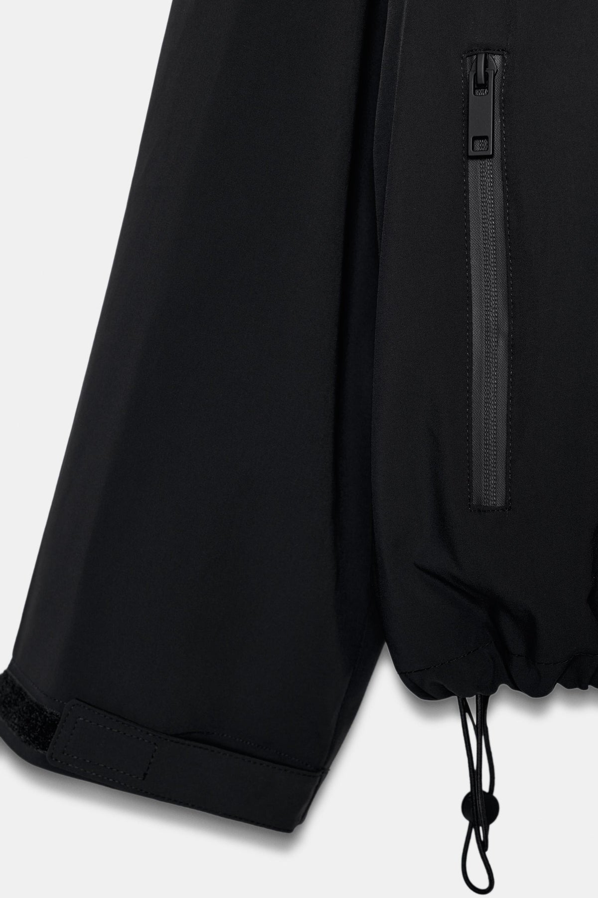 #121315, Noir