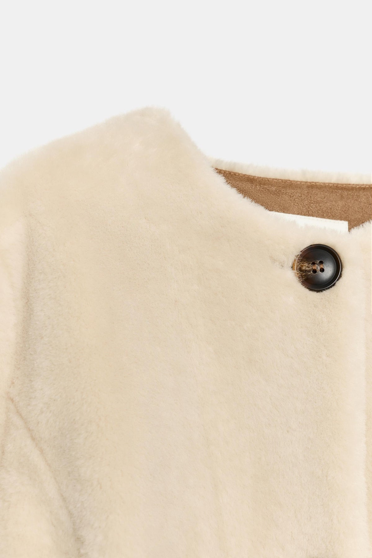 #E7D2B5, Écru